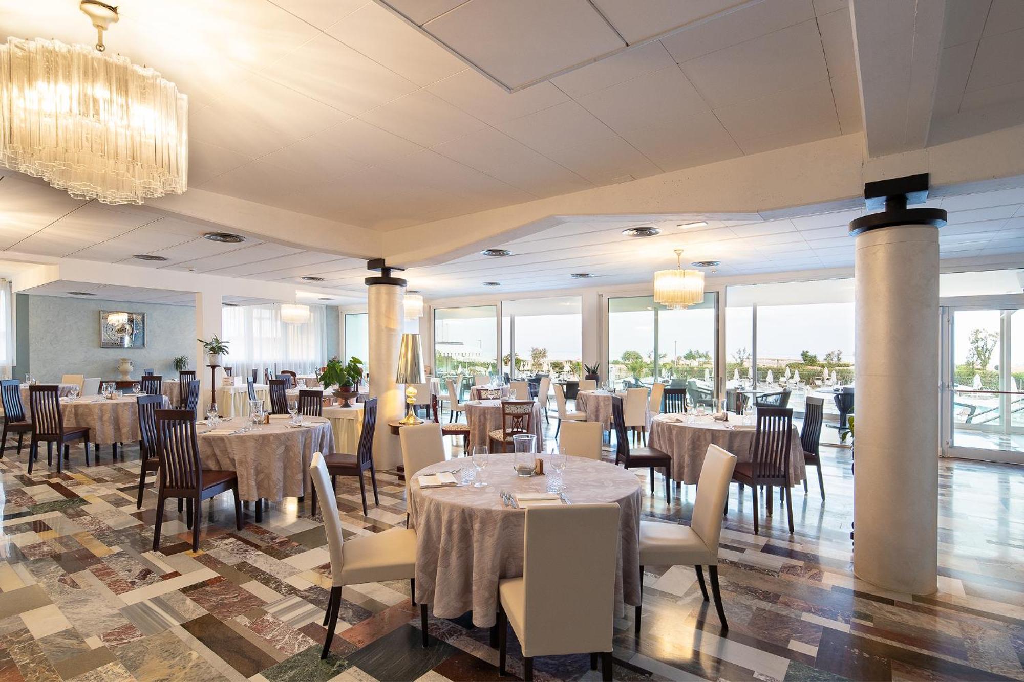Fantinello Hotel Caorle Exterior photo